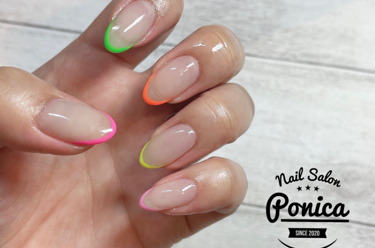 シンプルだけど可愛い カラフルネイル Nail Salon Ponica 佐世保 佐世保のネイル サロンはスタッフが内容のあるブログを定期的に更新します